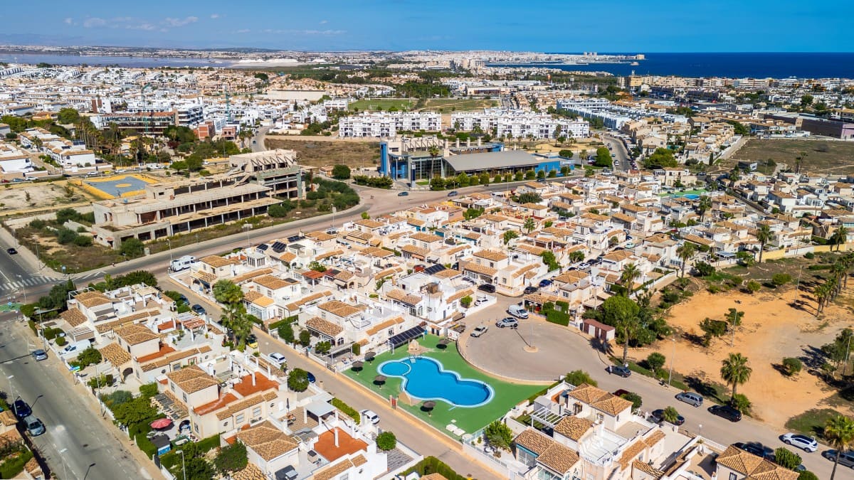 3 camera da letto Casa in vendita in Playa Flamenca con piscina - 220.000 € (Rif: 10165945)