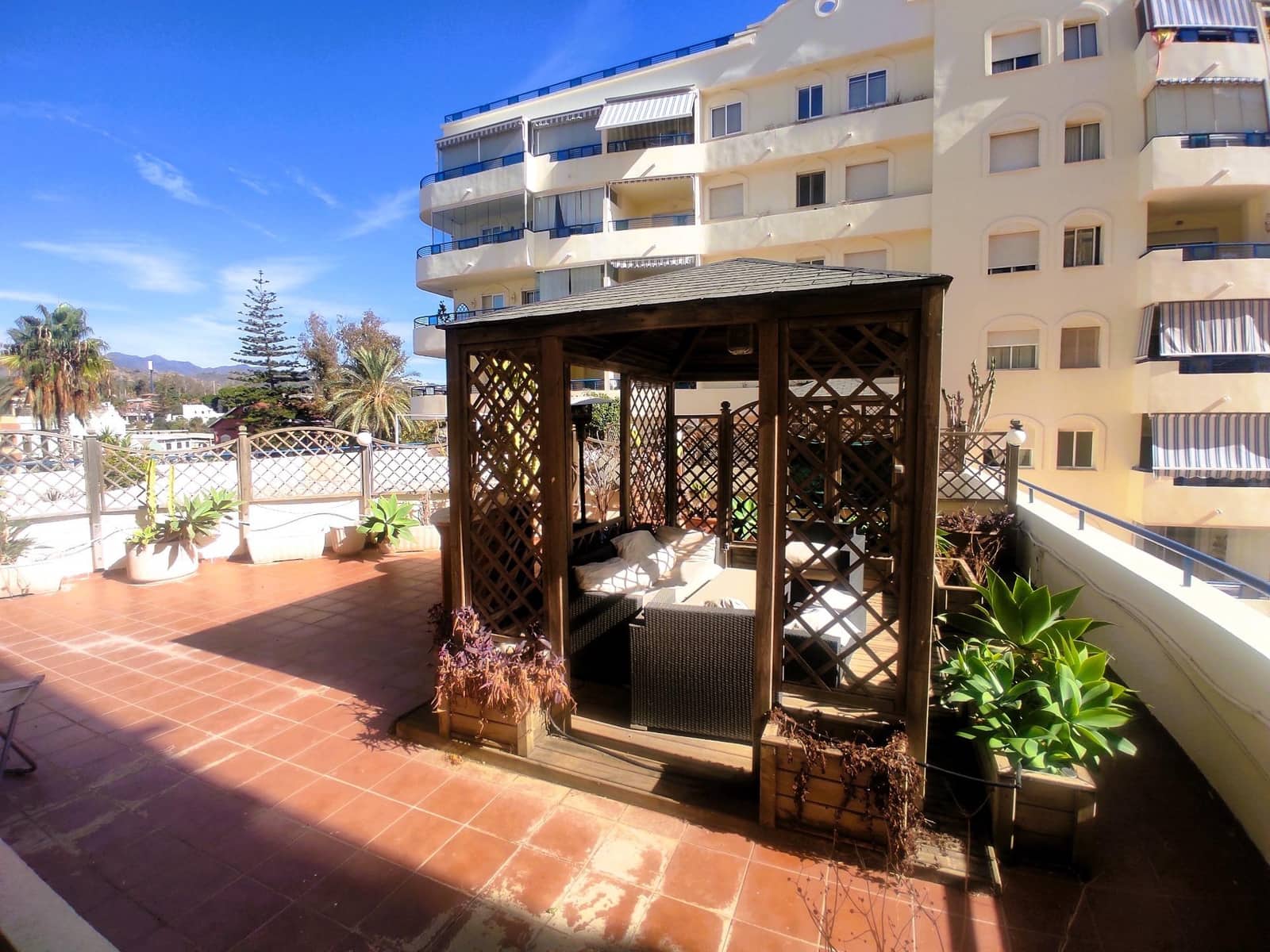 3 makuuhuone Huoneisto myytävänä paikassa Marbella mukana uima-altaan 
autotalli - 699 000 € (Ref: 9382427)