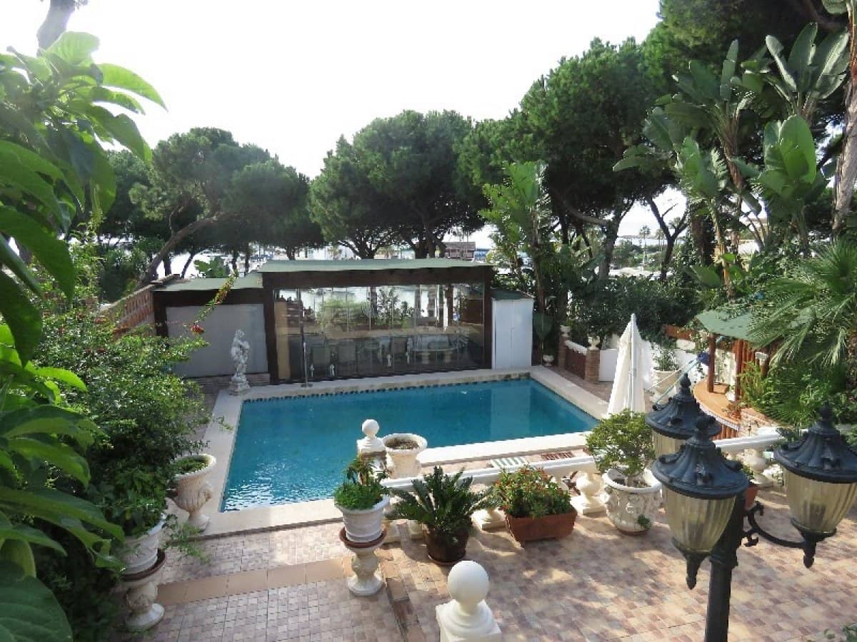 4 makuuhuone Huvila myytävänä paikassa Cabopino mukana uima-altaan 
autotalli - 2 300 000 € (Ref: 9382429)