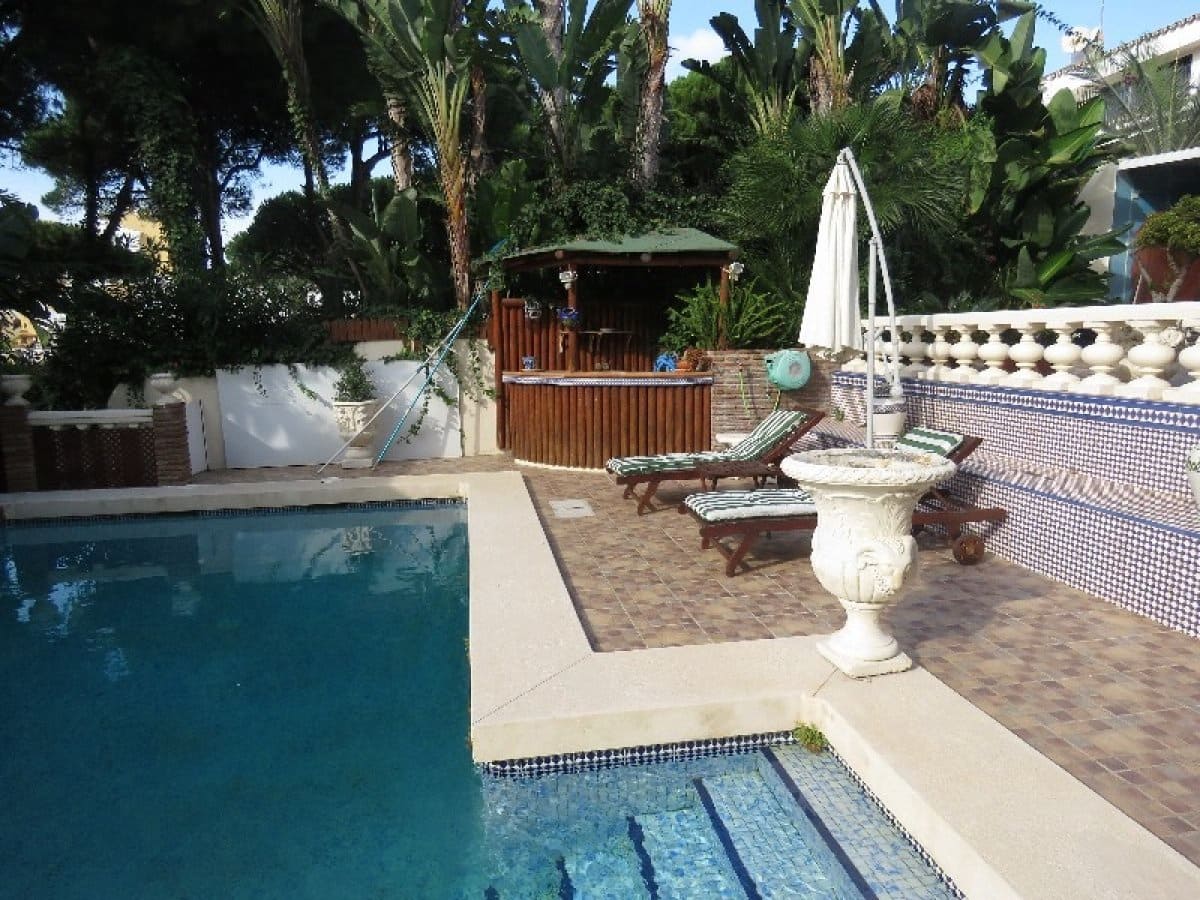 4 makuuhuone Huvila myytävänä paikassa Cabopino mukana uima-altaan 
autotalli - 2 300 000 € (Ref: 9382429)