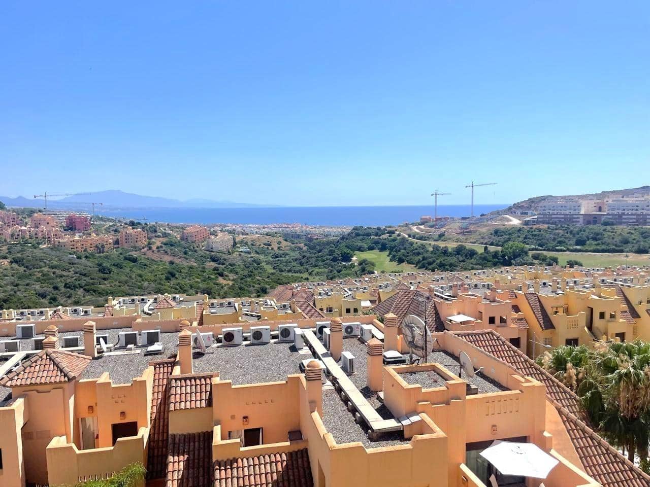 2 bedroom Penthouse for sale in La Duquesa / Puerto de la Duquesa with pool garage - € 250,000 (Ref: 9382430)