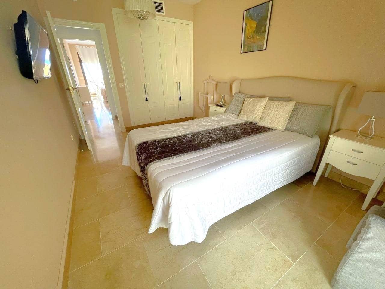 2 bedroom Penthouse for sale in La Duquesa / Puerto de la Duquesa with pool garage - € 250,000 (Ref: 9382430)