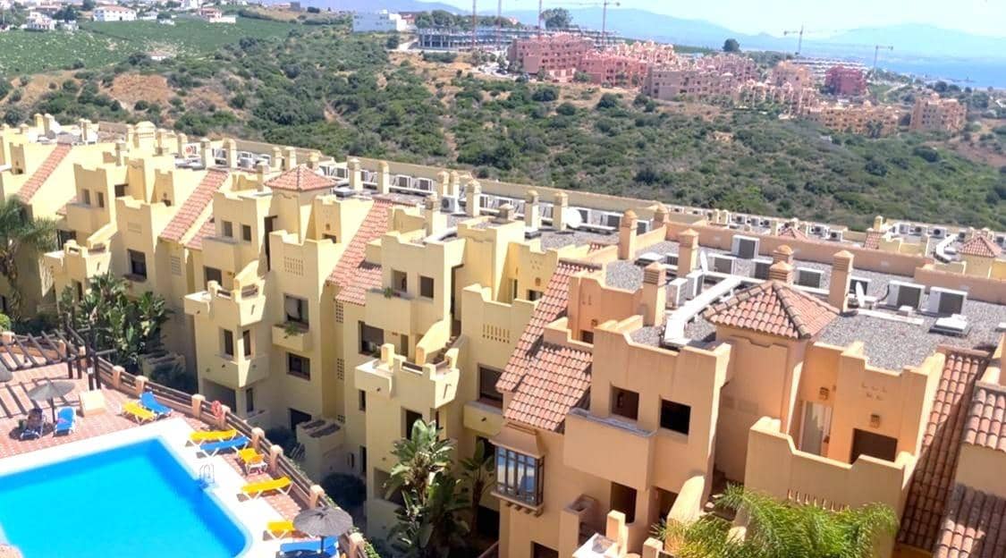 2 bedroom Penthouse for sale in La Duquesa / Puerto de la Duquesa with pool garage - € 250,000 (Ref: 9382430)