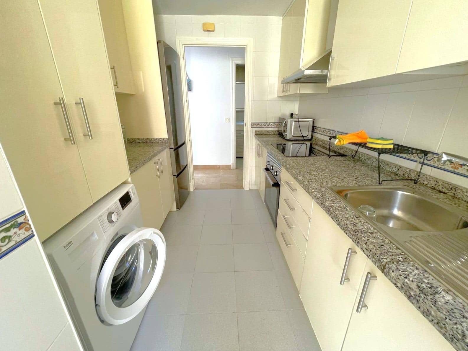 2 bedroom Penthouse for sale in La Duquesa / Puerto de la Duquesa with pool garage - € 250,000 (Ref: 9382430)