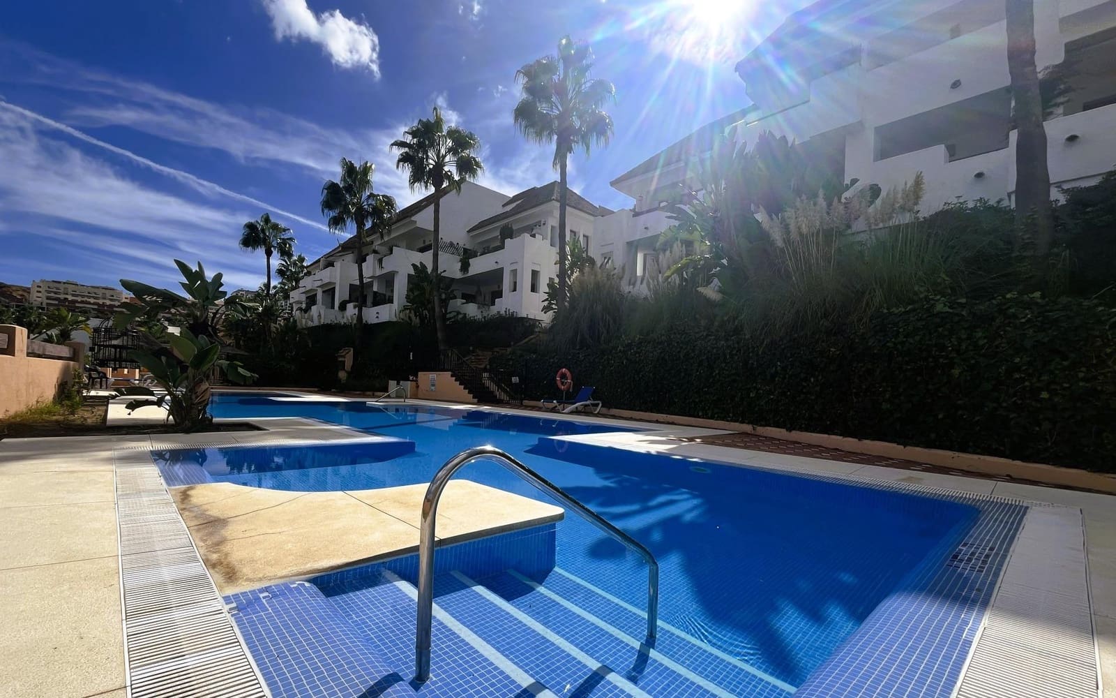 2 bedroom Penthouse for sale in La Duquesa / Puerto de la Duquesa with pool garage - € 250,000 (Ref: 9382430)