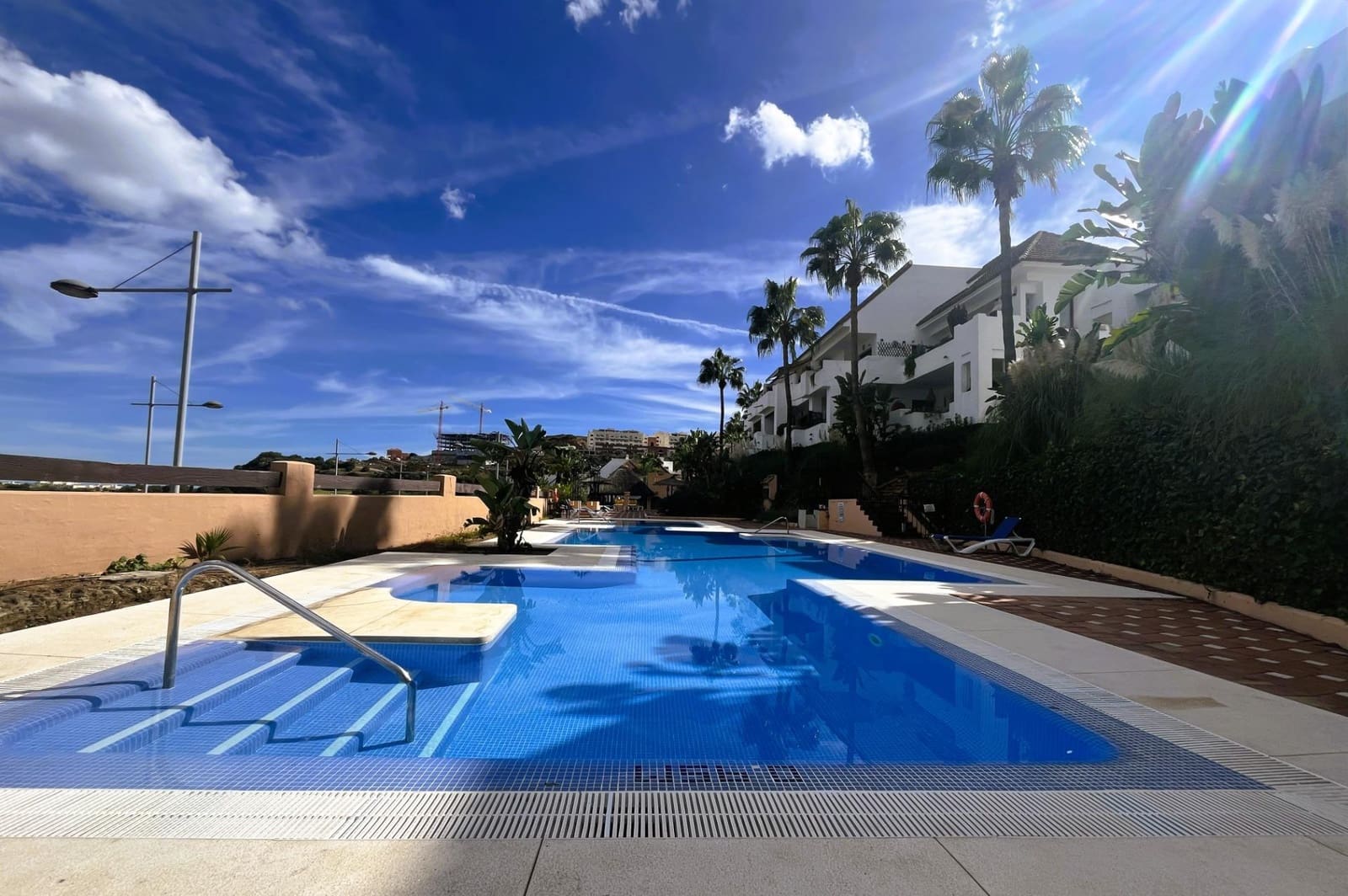 2 bedroom Penthouse for sale in La Duquesa / Puerto de la Duquesa with pool garage - € 250,000 (Ref: 9382430)