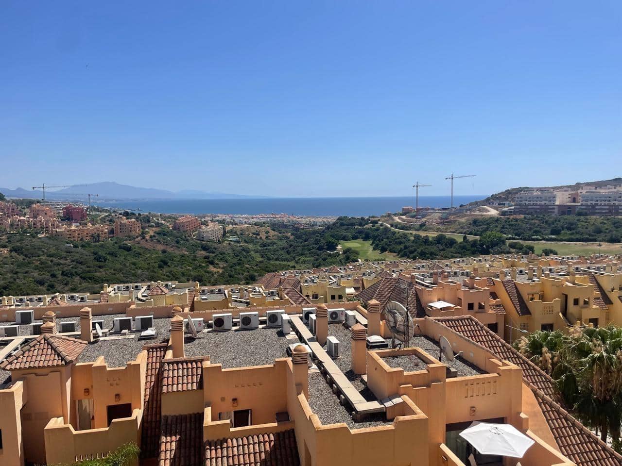 2 bedroom Penthouse for sale in La Duquesa / Puerto de la Duquesa with pool garage - € 250,000 (Ref: 9382430)