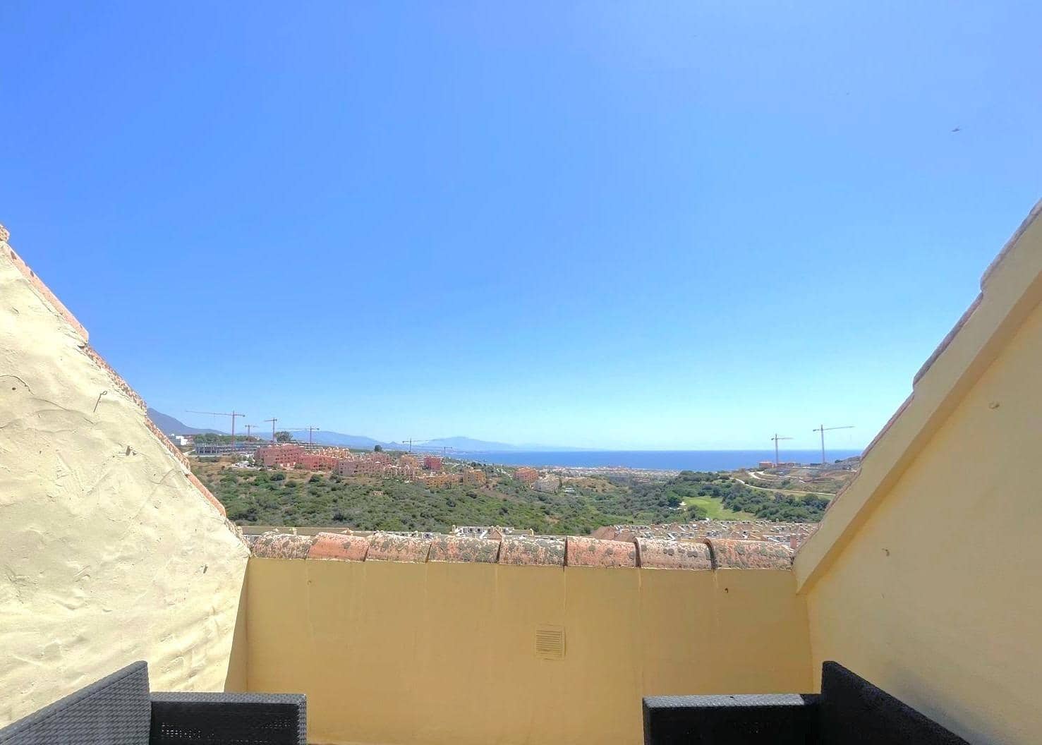 2 bedroom Penthouse for sale in La Duquesa / Puerto de la Duquesa with pool garage - € 250,000 (Ref: 9382430)