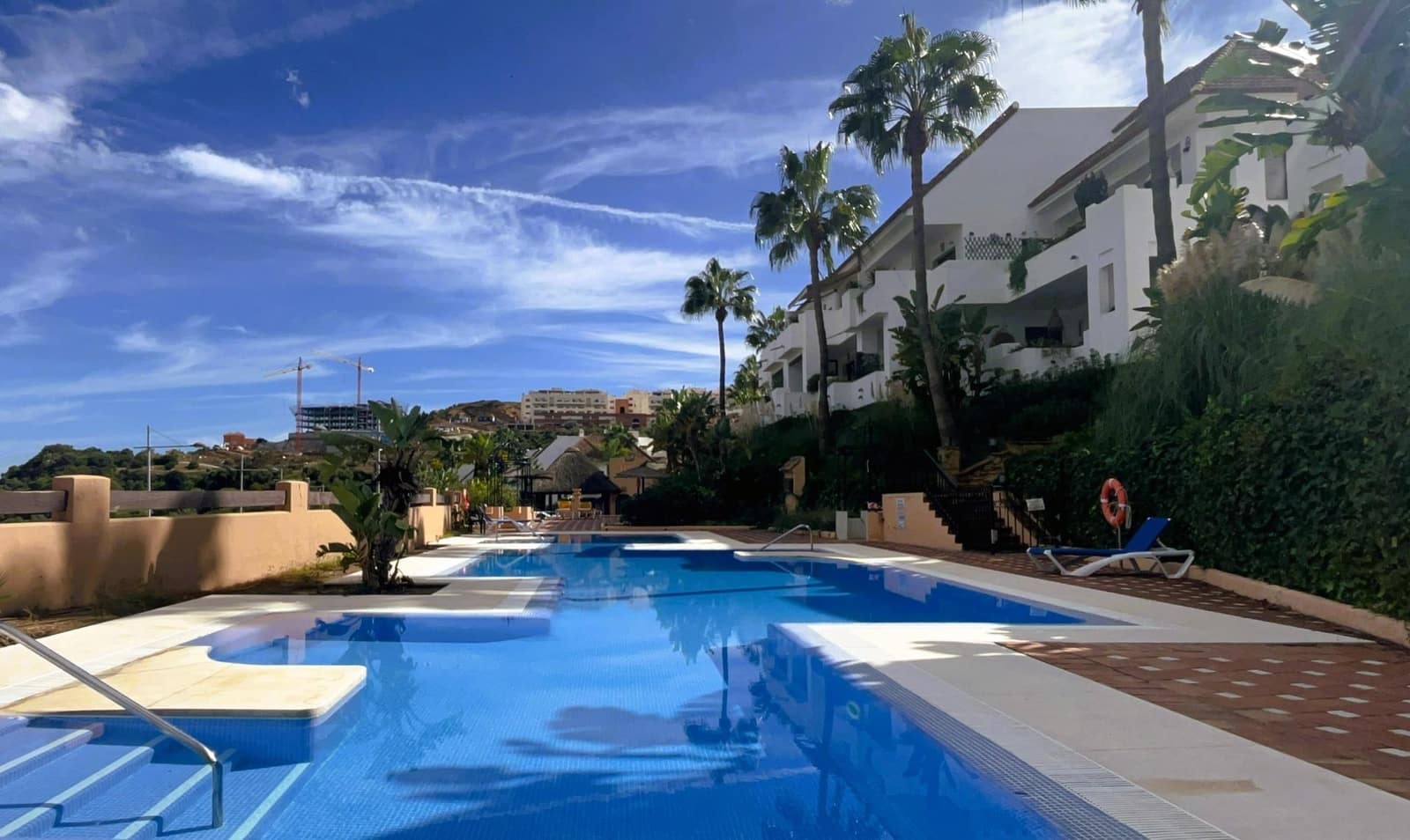 2 bedroom Penthouse for sale in La Duquesa / Puerto de la Duquesa with pool garage - € 250,000 (Ref: 9382430)