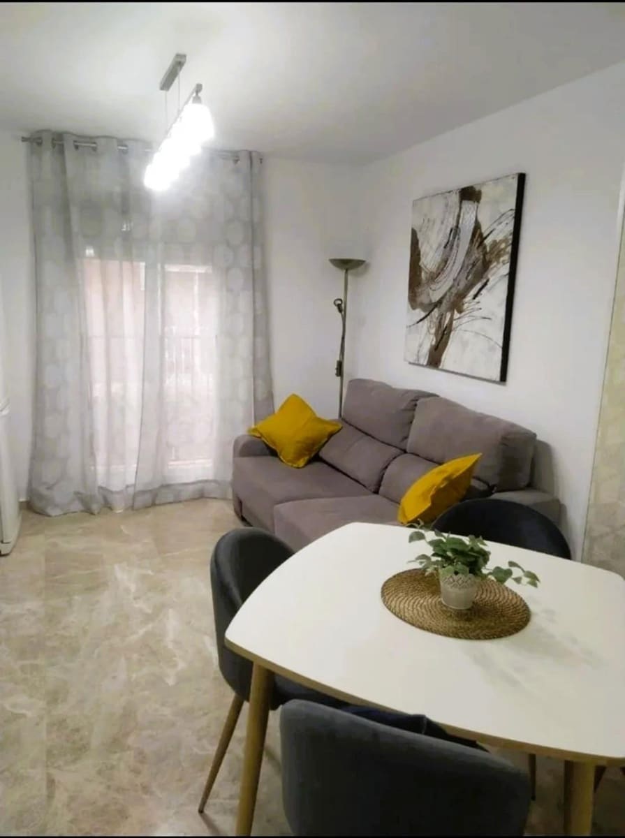2 bedroom Apartment for sale in Fuengirola - € 265,000 (Ref: 9382435)