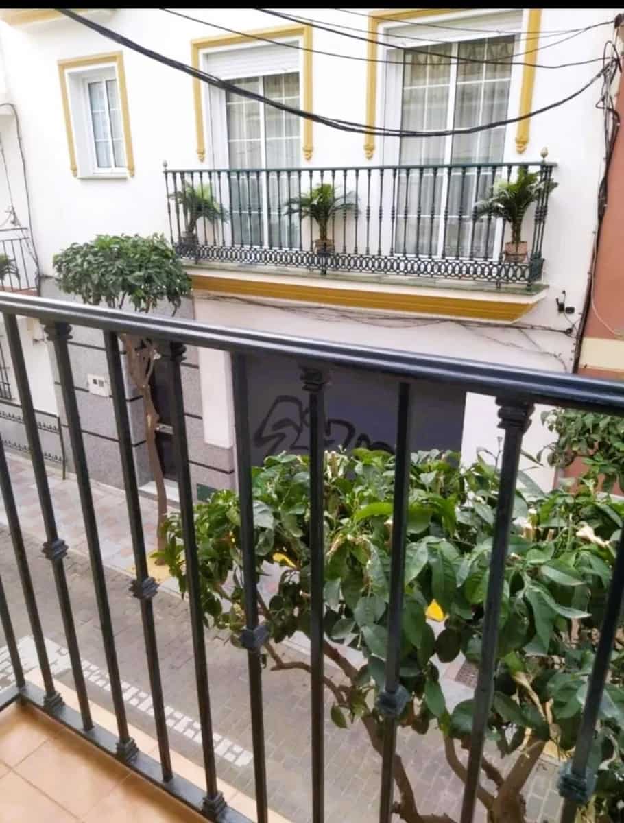 2 bedroom Apartment for sale in Fuengirola - € 265,000 (Ref: 9382435)