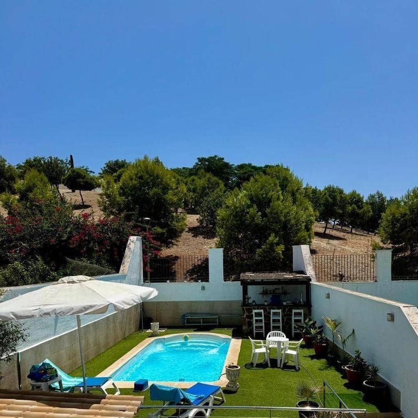 3 chambre Villa/Maison Semi-Mitoyenne à vendre à Malaga ville avec piscine - 495 000 € (Ref: 9382439)