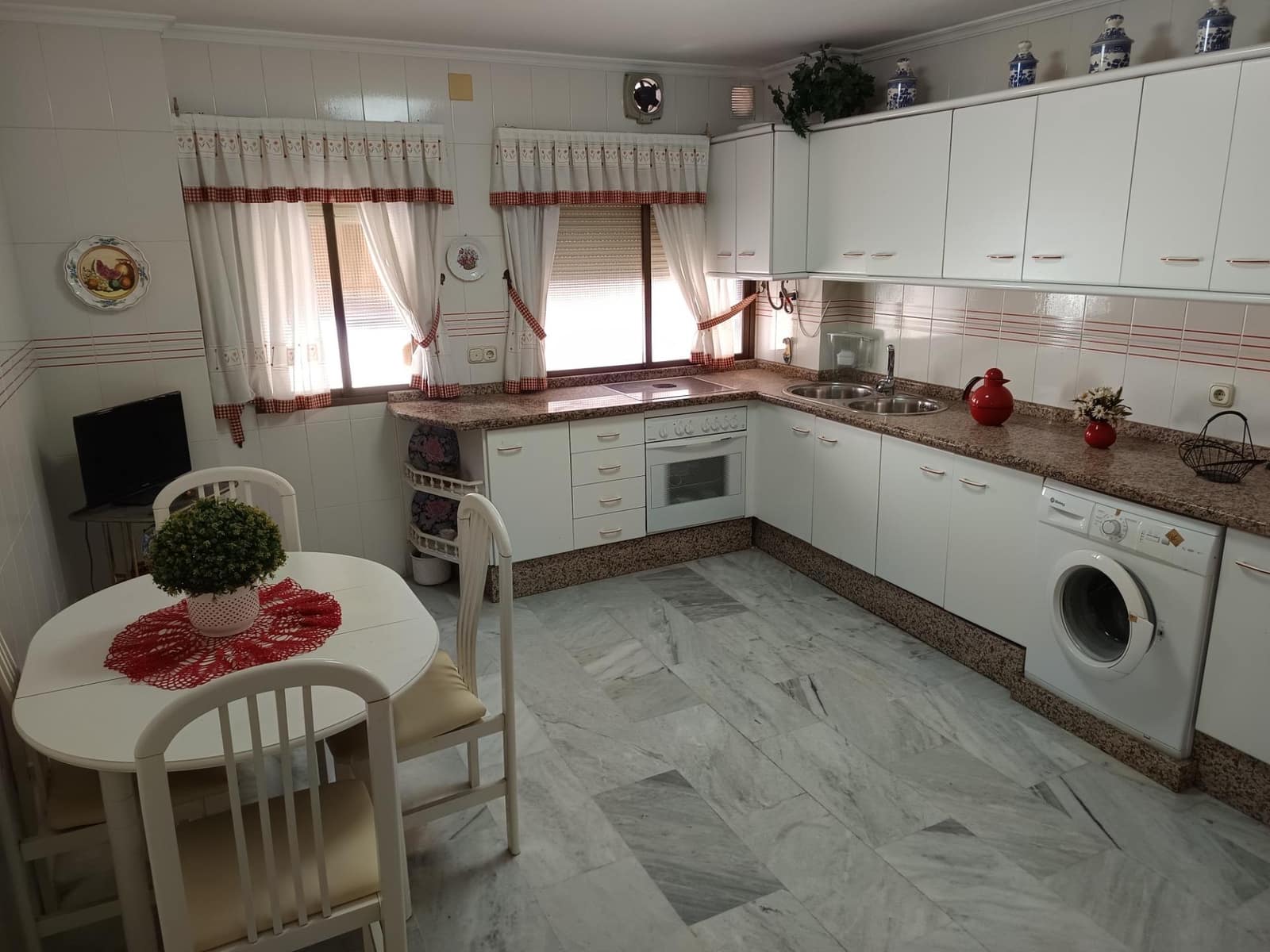 2 soveværelse Lejlighed til salg i Malaga by med garage - € 319.995 (Ref: 9382450)