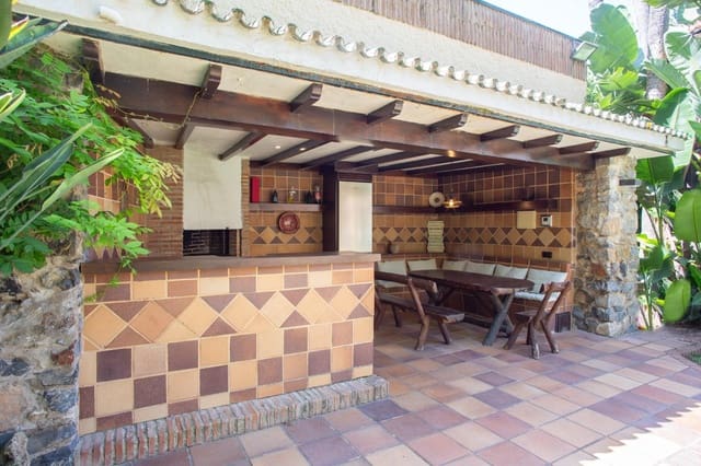 6 soverom Villa til salgs i Pinares de San Antón, Málaga by med svømmebasseng garasje - € 3 450 000 (Ref: 9386001)