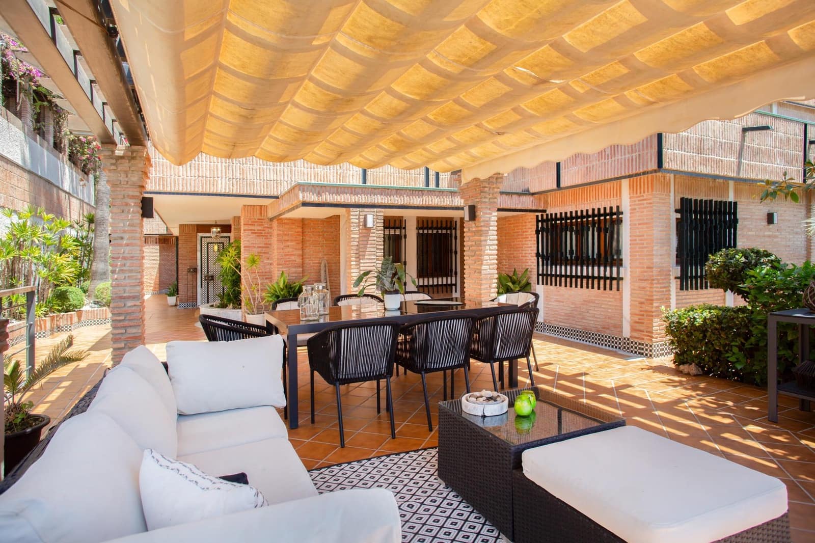 6 soverom Villa til salgs i Malaga by med svømmebasseng garasje - € 3 450 000 (Ref: 9386001)