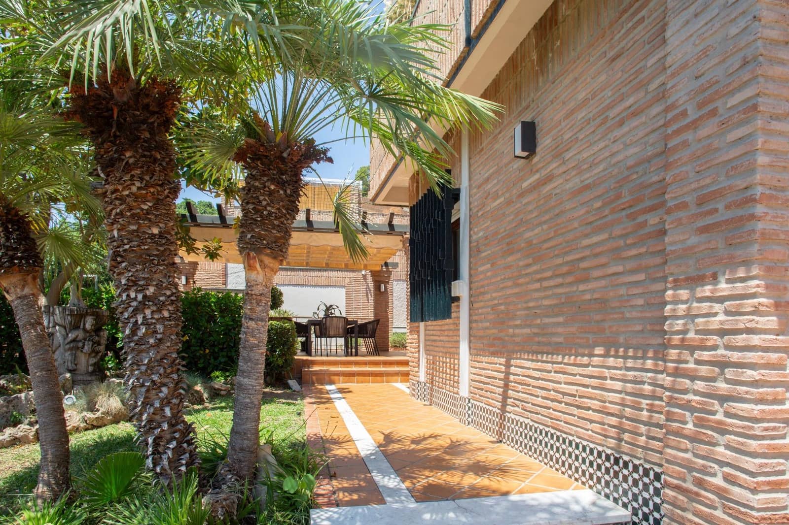 6 soverom Villa til salgs i Malaga by med svømmebasseng garasje - € 3 450 000 (Ref: 9386001)
