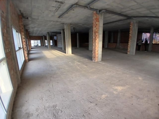 Commercial for sale in San Pedro de Alcantara, Marbella - € 1,680,000 (Ref: 9387918)