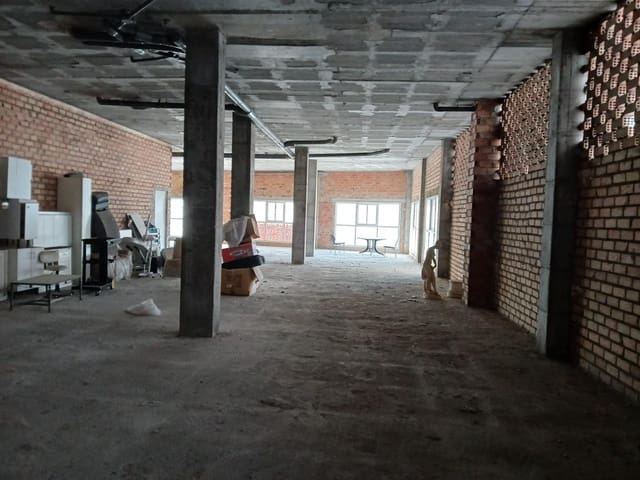 Commercial for sale in San Pedro de Alcantara, Marbella - € 1,680,000 (Ref: 9387918)