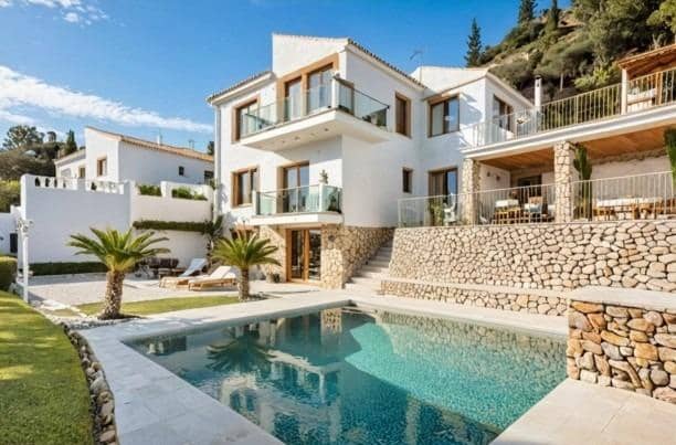 4 soverom Villa til salgs i Malaga by med svømmebasseng garasje - € 1 300 000 (Ref: 9387919)