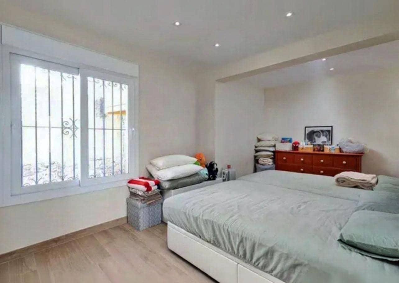 4 soverom Villa til salgs i Malaga by med svømmebasseng garasje - € 1 300 000 (Ref: 9387919)