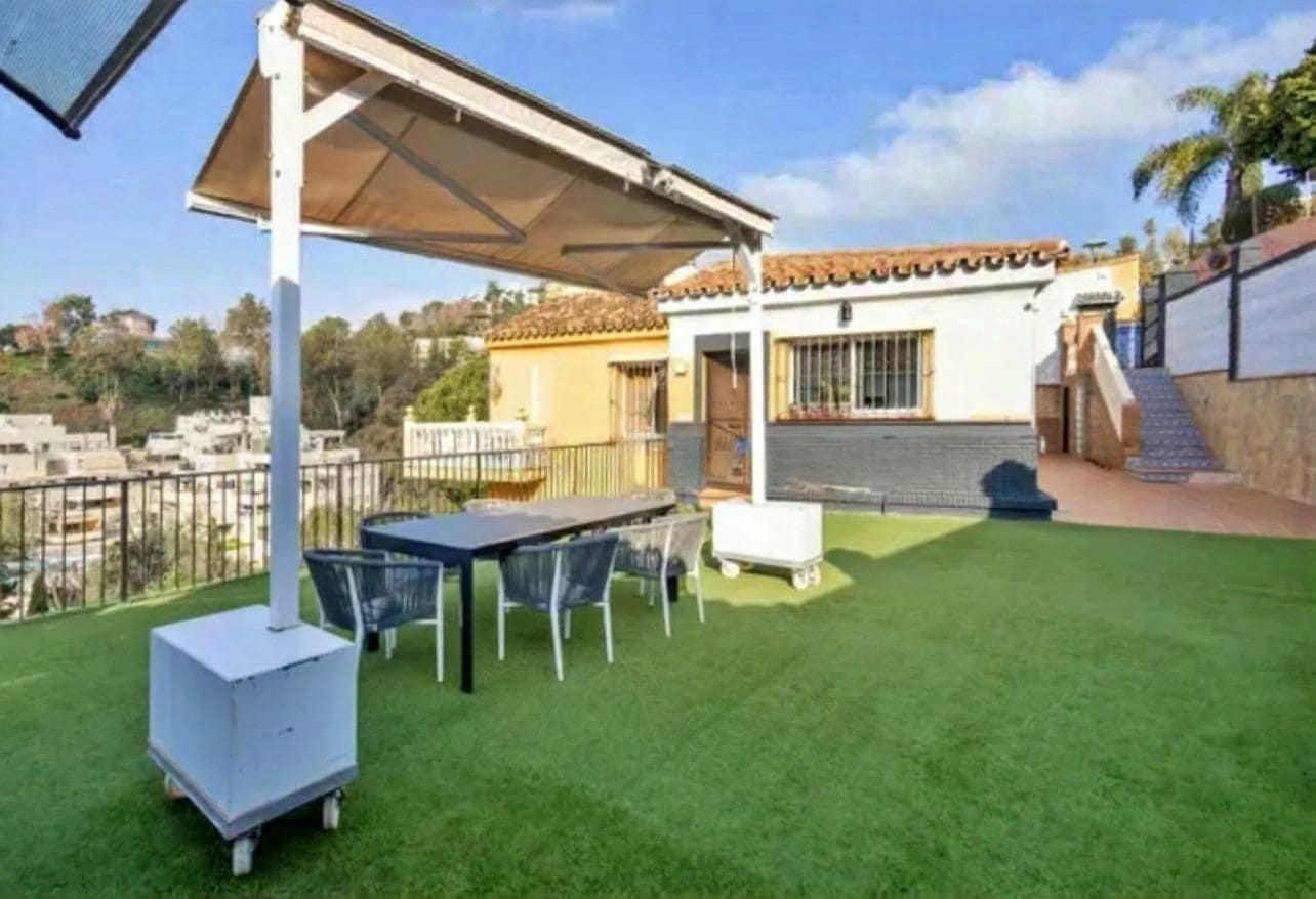 4 soverom Villa til salgs i Malaga by med svømmebasseng garasje - € 1 300 000 (Ref: 9387919)