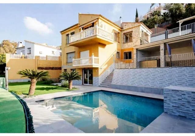 4 soverom Villa til salgs i Cerrado de Calderon, Málaga by med svømmebasseng garasje - € 1 300 000 (Ref: 9387919)