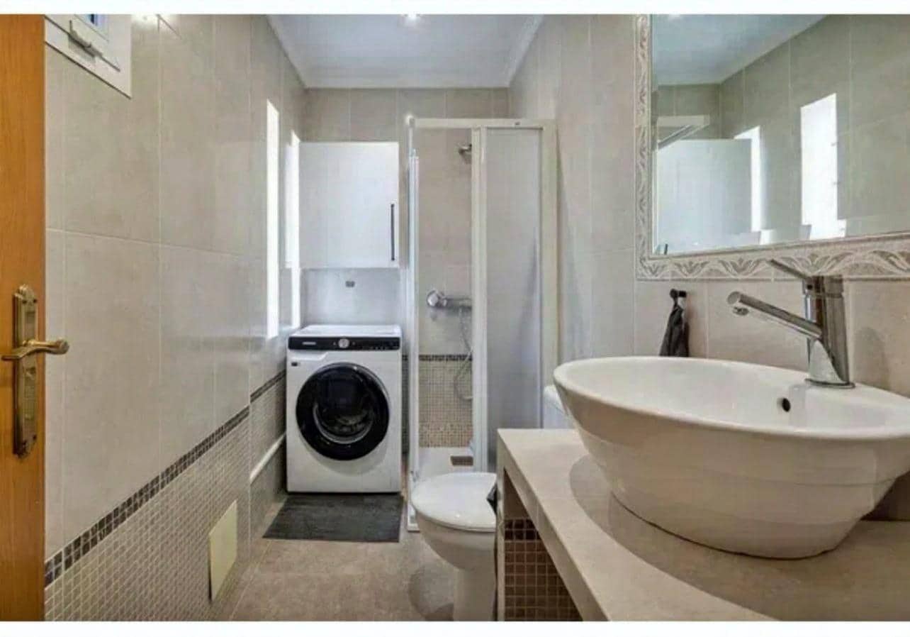 4 soverom Villa til salgs i Malaga by med svømmebasseng garasje - € 1 300 000 (Ref: 9387919)