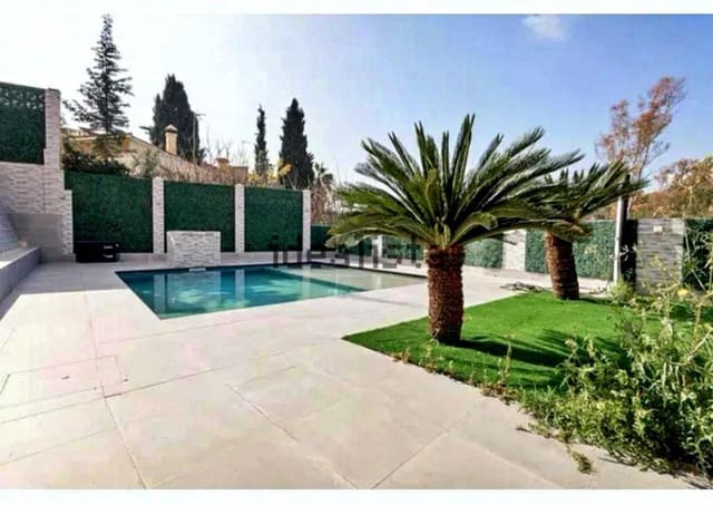 4 soverom Villa til salgs i Cerrado de Calderon, Málaga by med svømmebasseng garasje - € 1 300 000 (Ref: 9387919)