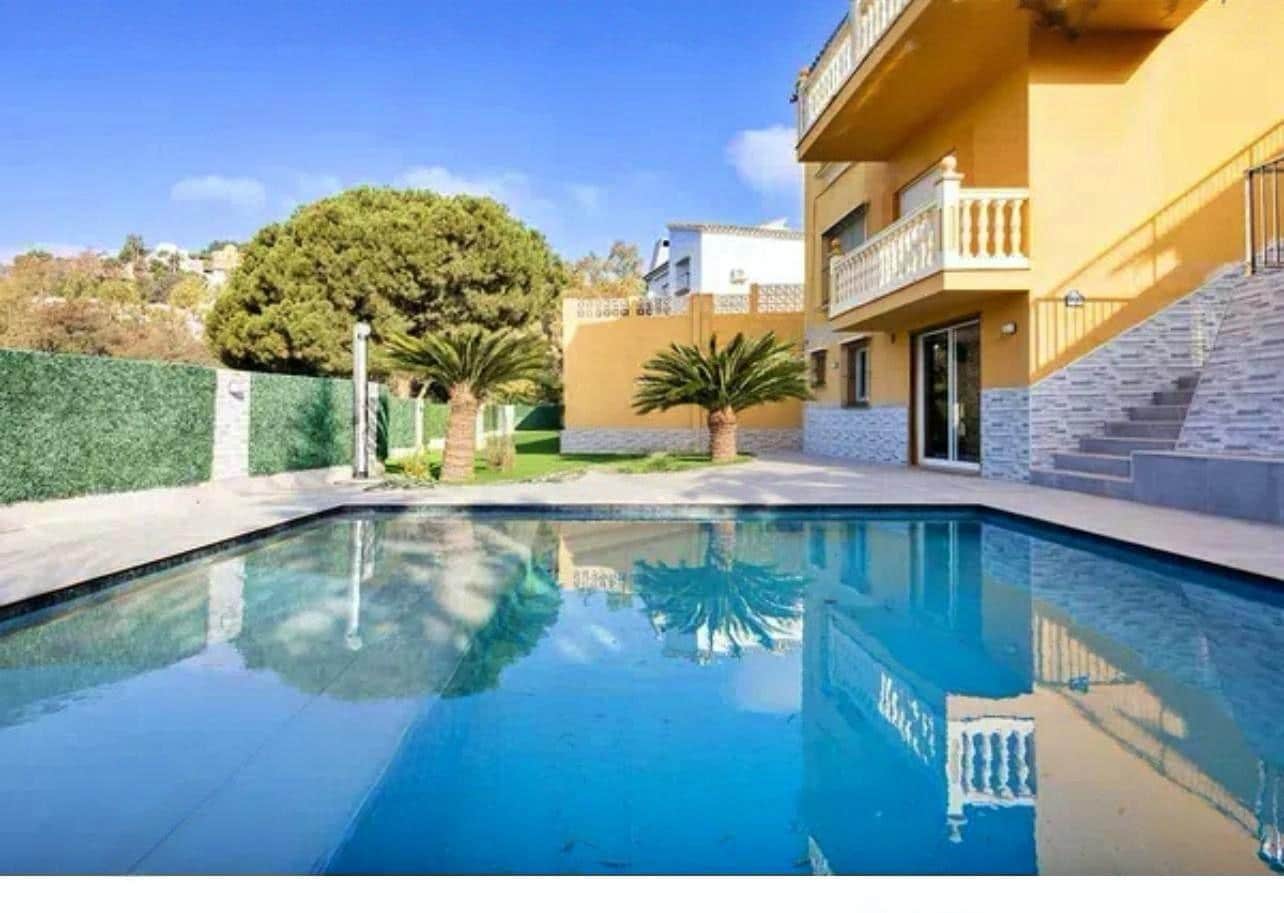 4 soverom Villa til salgs i Malaga by med svømmebasseng garasje - € 1 300 000 (Ref: 9387919)