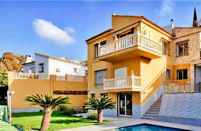 4 soverom Villa til salgs i Cerrado de Calderon, Málaga by med svømmebasseng garasje - € 1 300 000 (Ref: 9387919)