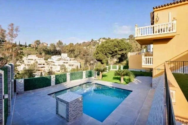 4 soverom Villa til salgs i Cerrado de Calderon, Málaga by med svømmebasseng garasje - € 1 300 000 (Ref: 9387919)