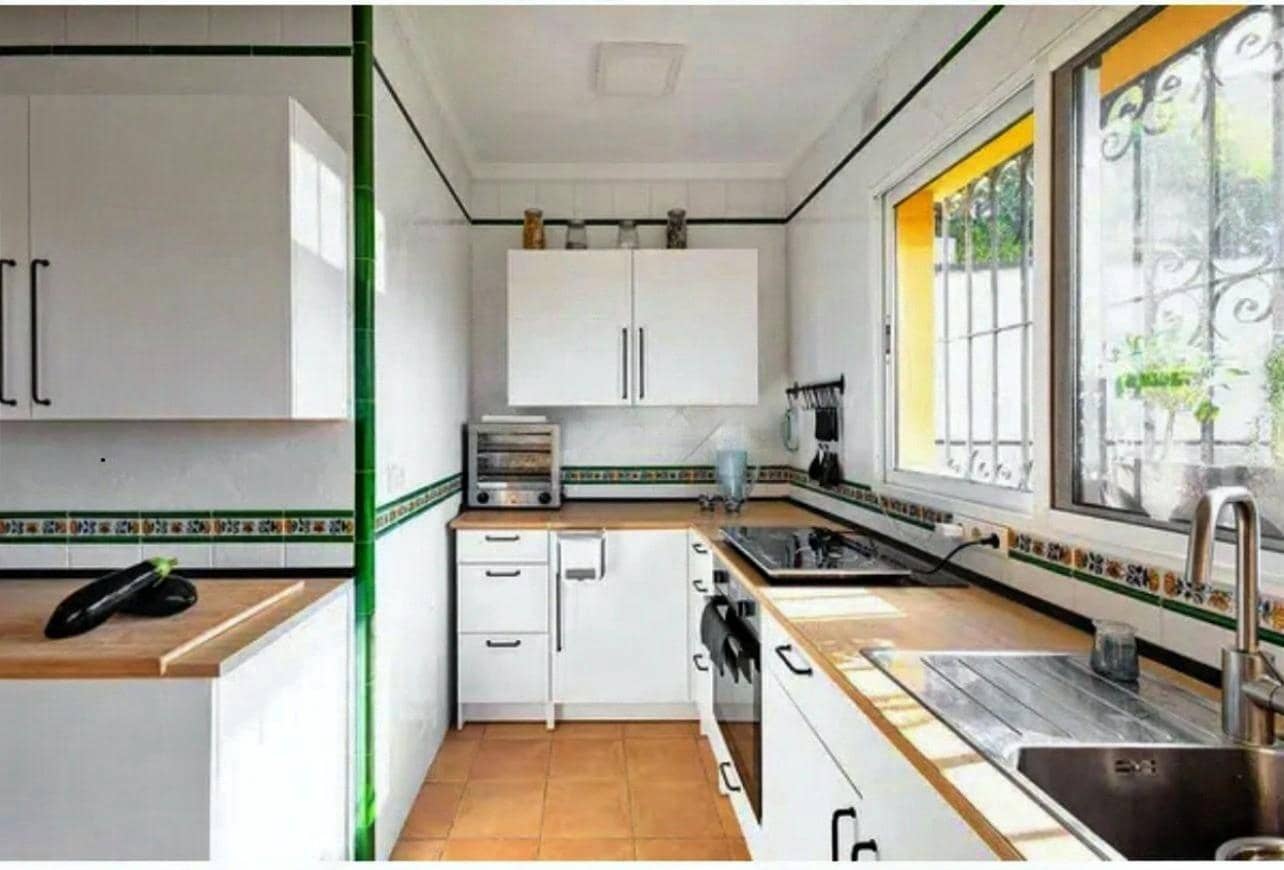 4 soverom Villa til salgs i Malaga by med svømmebasseng garasje - € 1 300 000 (Ref: 9387919)