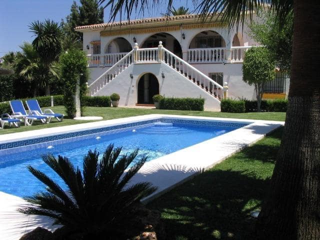 Chalet de 4 habitaciones en San Pedro de Alcantara en venta con piscina garaje - 2.100.000 € (Ref: 9398491)