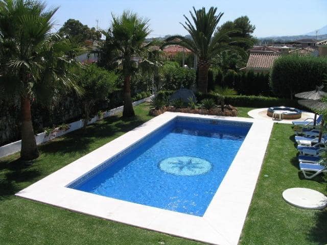 Chalet de 4 habitaciones en San Pedro de Alcantara en venta con piscina garaje - 2.100.000 € (Ref: 9398491)