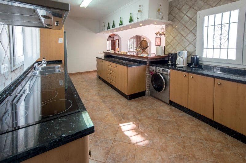 Chalet de 4 habitaciones en San Pedro de Alcantara en venta con piscina garaje - 2.100.000 € (Ref: 9398491)