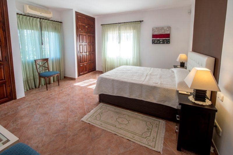 Chalet de 4 habitaciones en San Pedro de Alcantara en venta con piscina garaje - 2.100.000 € (Ref: 9398491)