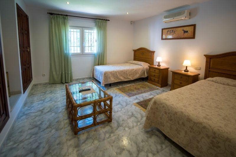 Chalet de 4 habitaciones en San Pedro de Alcantara en venta con piscina garaje - 2.100.000 € (Ref: 9398491)