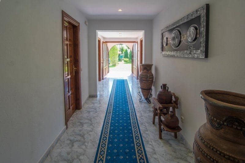 Chalet de 4 habitaciones en San Pedro de Alcantara en venta con piscina garaje - 2.100.000 € (Ref: 9398491)