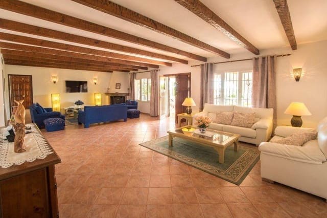 4 sypialnia Willa na sprzedaż w San Pedro de Alcántara Pueblo, Marbella z basenem garażem - 2 100 000 € (Ref: 9398491)