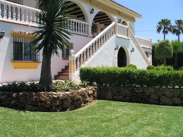 Chalet de 4 habitaciones en San Pedro de Alcantara en venta con piscina garaje - 2.100.000 € (Ref: 9398491)