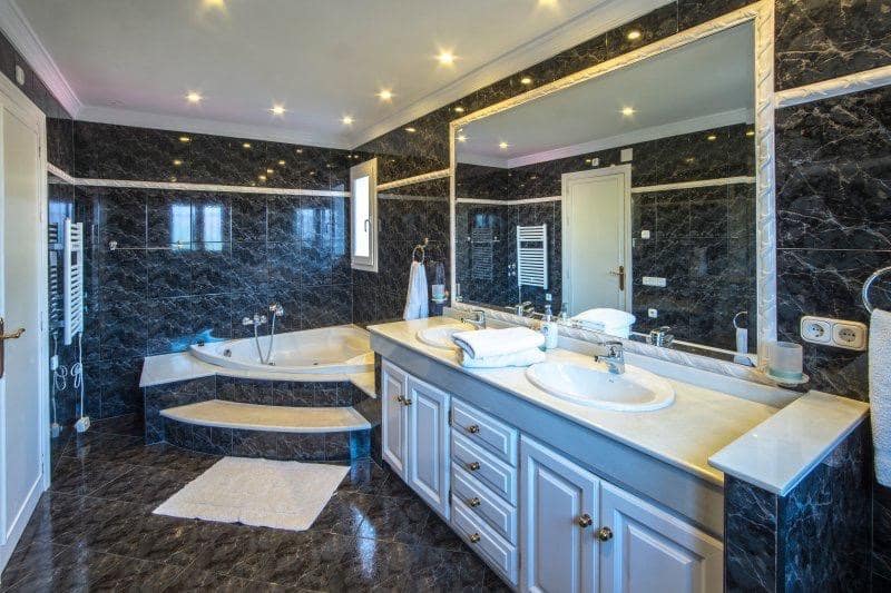 Chalet de 4 habitaciones en San Pedro de Alcantara en venta con piscina garaje - 2.100.000 € (Ref: 9398491)