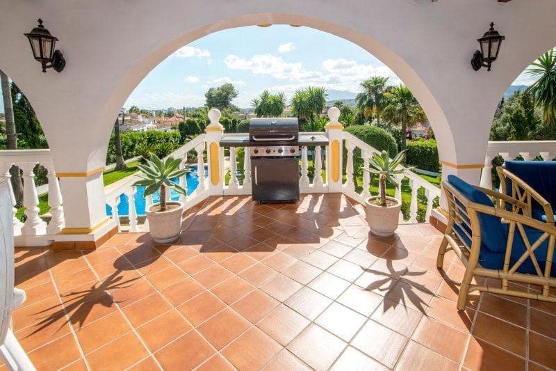 Chalet de 4 habitaciones en San Pedro de Alcantara en venta con piscina garaje - 2.100.000 € (Ref: 9398491)