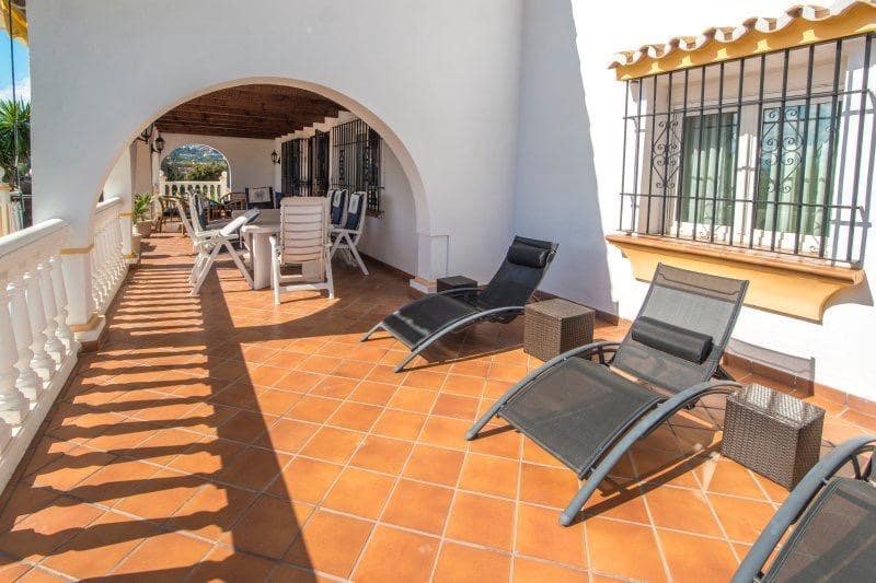Chalet de 4 habitaciones en San Pedro de Alcantara en venta con piscina garaje - 2.100.000 € (Ref: 9398491)