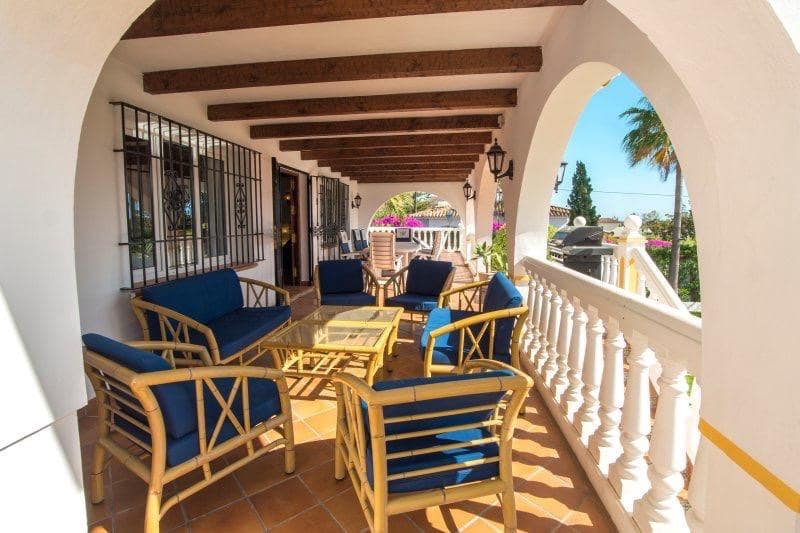 Chalet de 4 habitaciones en San Pedro de Alcantara en venta con piscina garaje - 2.100.000 € (Ref: 9398491)