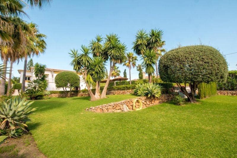 Chalet de 4 habitaciones en San Pedro de Alcantara en venta con piscina garaje - 2.100.000 € (Ref: 9398491)