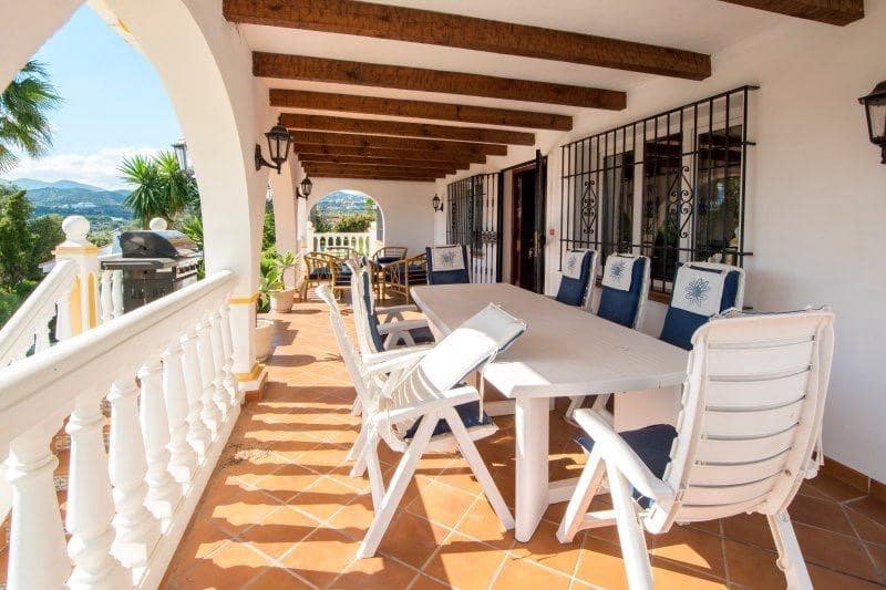 Chalet de 4 habitaciones en San Pedro de Alcantara en venta con piscina garaje - 2.100.000 € (Ref: 9398491)