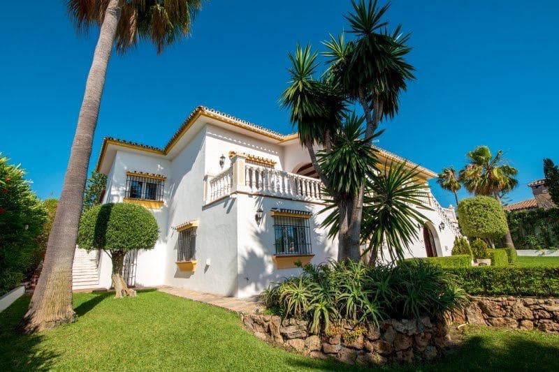 Chalet de 4 habitaciones en San Pedro de Alcantara en venta con piscina garaje - 2.100.000 € (Ref: 9398491)