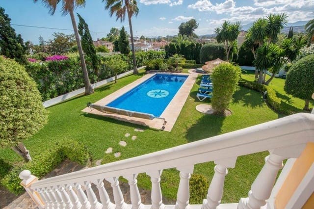 4 sypialnia Willa na sprzedaż w San Pedro de Alcántara Pueblo, Marbella z basenem garażem - 2 100 000 € (Ref: 9398491)