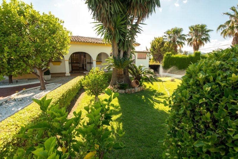 Chalet de 4 habitaciones en San Pedro de Alcantara en venta con piscina garaje - 2.100.000 € (Ref: 9398491)