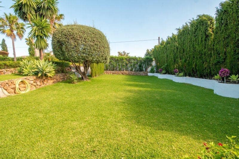 Chalet de 4 habitaciones en San Pedro de Alcantara en venta con piscina garaje - 2.100.000 € (Ref: 9398491)